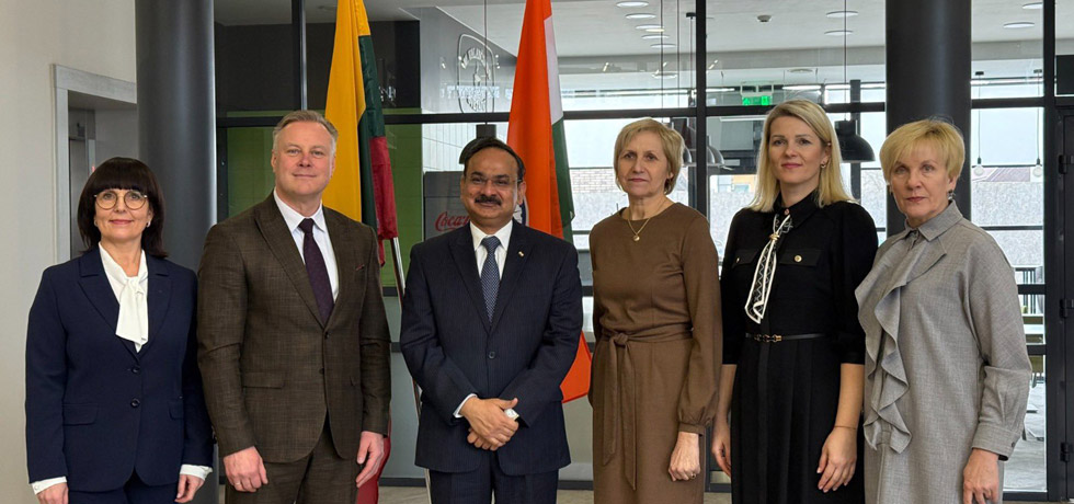 Ambassador Devesh Uttam, along with Mayor of Kretinga, Mr. Antanas Kalnius, inaugurated “India Corner” at the Kretinga Public Library.